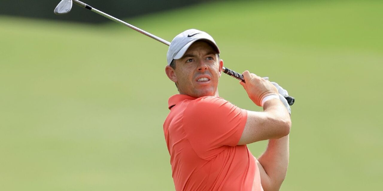 La pelota de Rory McIlroy aterriza en el regazo de una mujer en el World Tour Championship