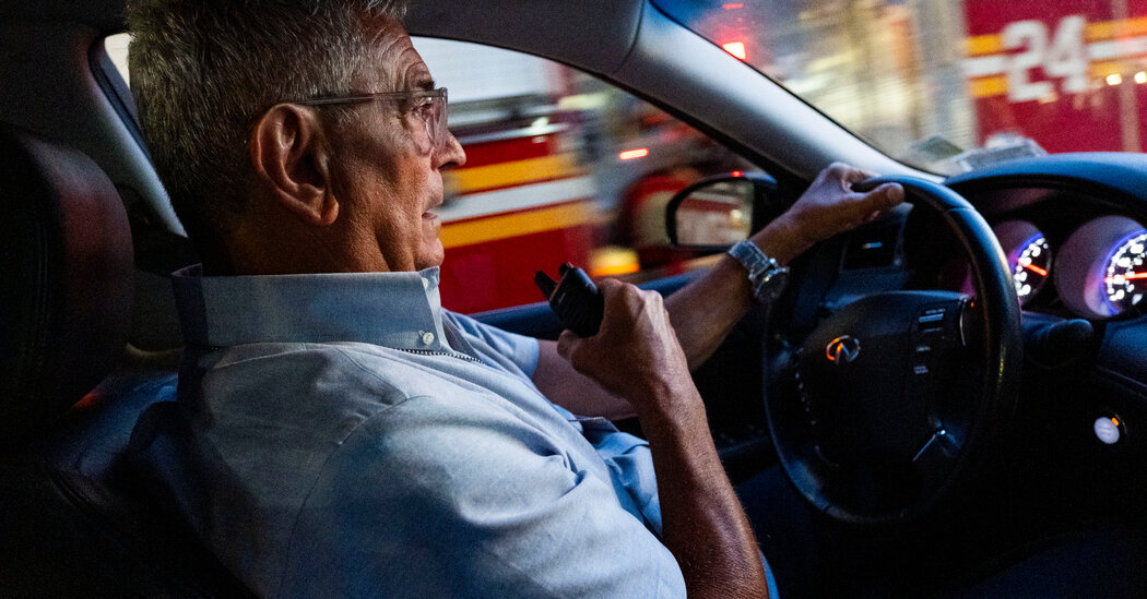 La policía de Nueva York actualiza las radios y agrega cifrado, bloqueando el acceso público