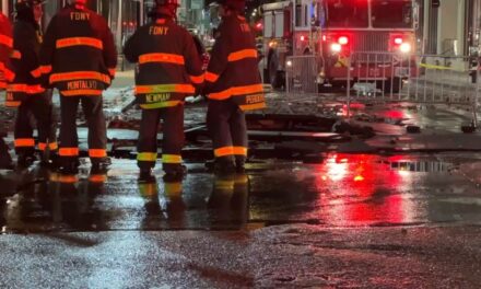 La rotura de una tubería de agua provoca el cierre de calles en el centro de Manhattan
