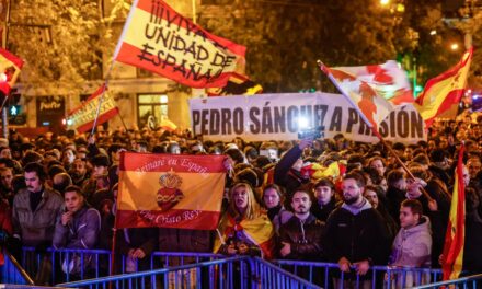 La sexta jornada de protestas ante sedes del PSOE se desarrolla sin grandes disturbios y con menos manifestantes |  España