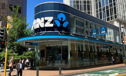 Las ganancias de ANZ se mantienen estables, aumenta el dividendo