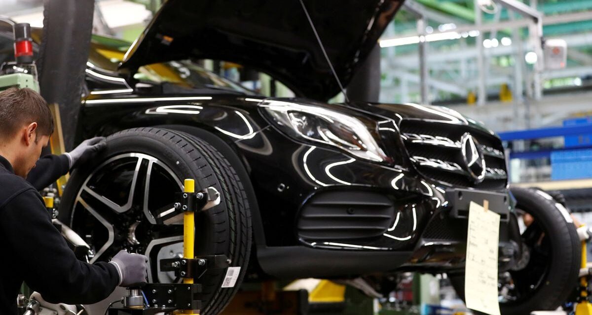 Las marcas de coches siguen en cifras récord: ganan un 34% más y se disparan en Bolsa |  Economía