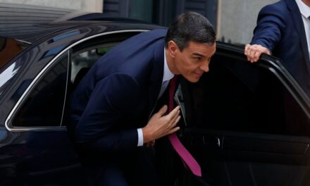 Las prometidas por Sánchez en la investidura: del transporte gratuito a la mayor protección contra las medidas abusos a menores |  España