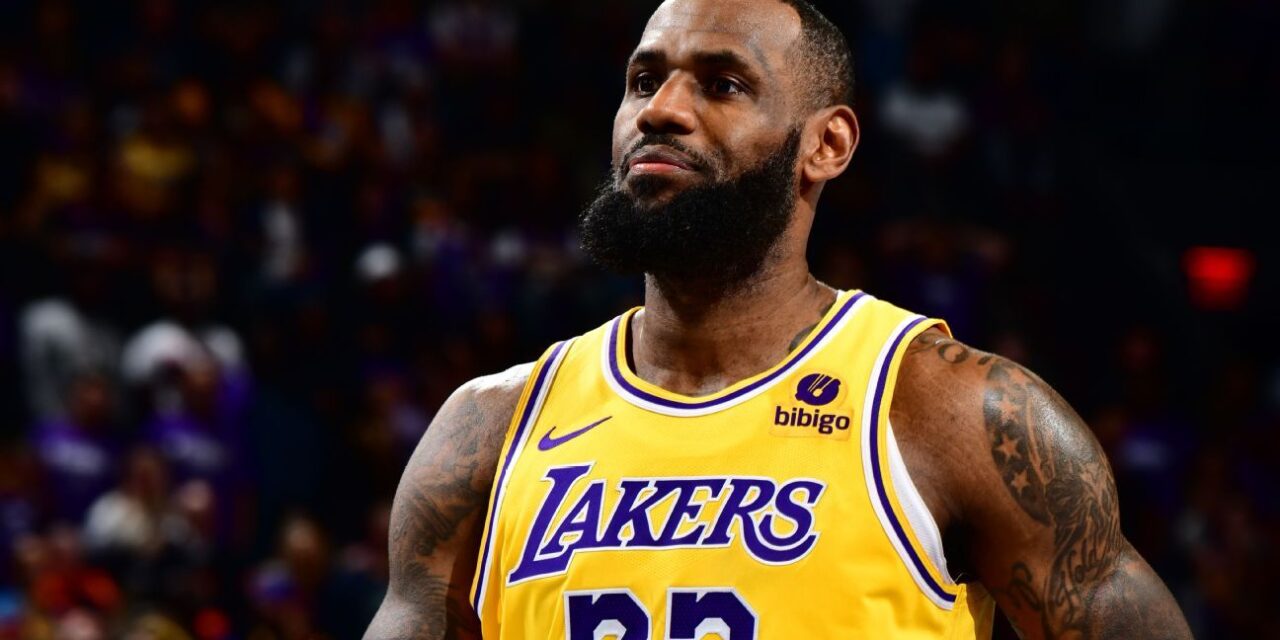 LeBron James (contusión en la pantorrilla) de los Lakers se perderá el primer partido de la temporada