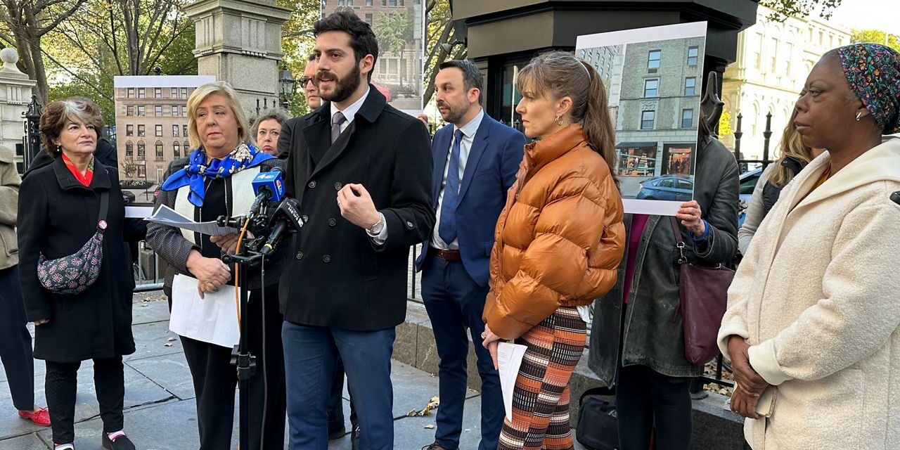 Legisladores y residentes se manifiestan contra los quioscos 5G de LinkNYC