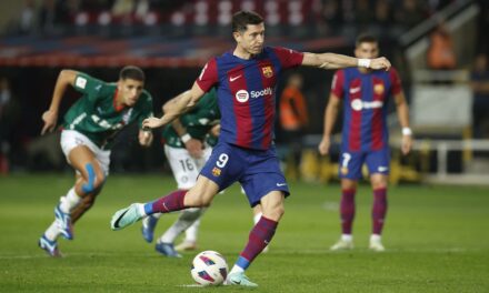 Lewandowski salva un despropósito del Barça ante el Alavés |  Fútbol |  Deportes