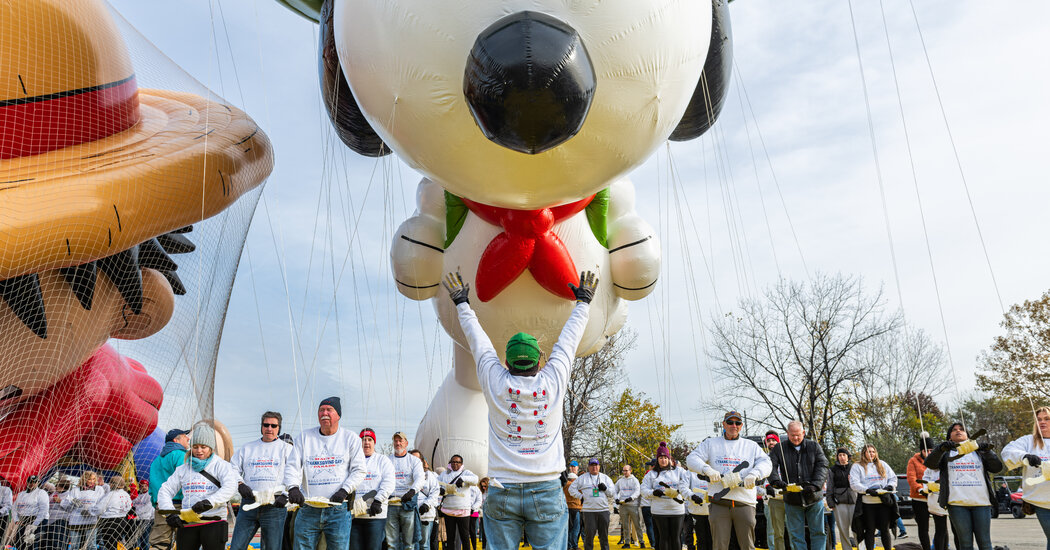 Lo que se necesita para que los globos del desfile del Día de Acción de Gracias de Macy’s vuelen en Nueva York