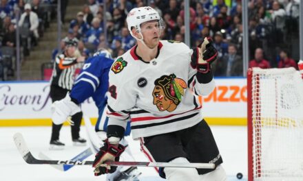 Los Blackhawks renuncian a Corey Perry por conducta "inaceptable"