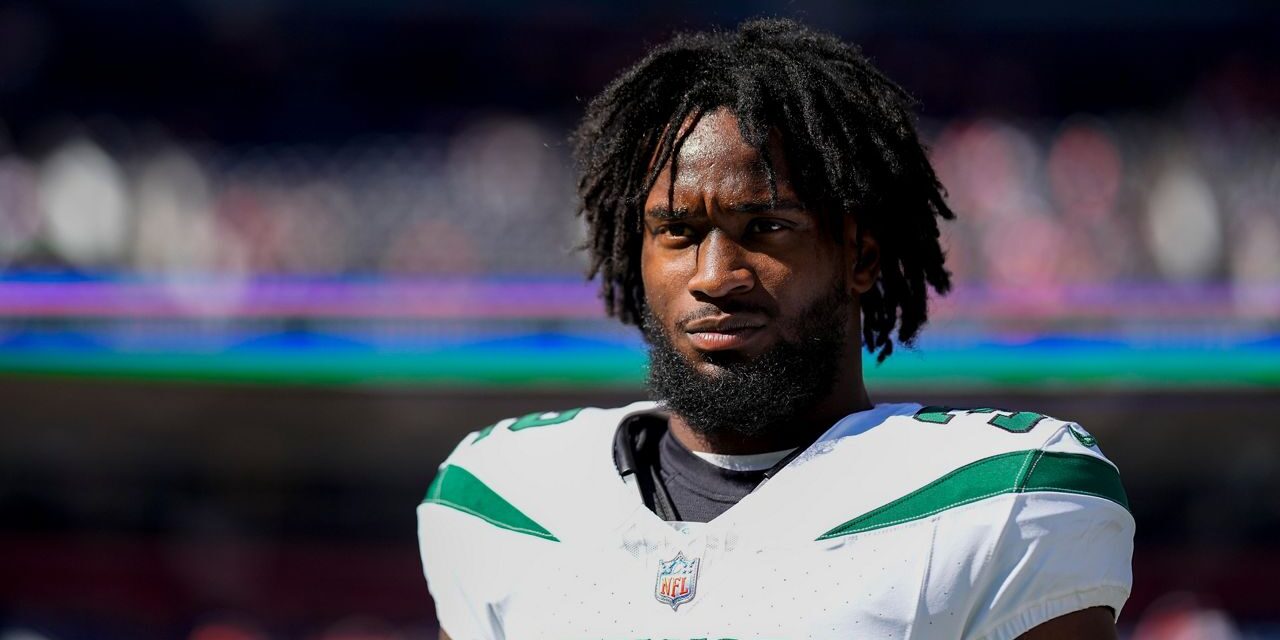 Los Jets en problemas liberan al corredor suplente Michael Carter