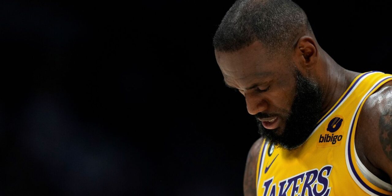 Los Lakers señalan lesiones y falta de 'cohesión' mientras continúa la racha