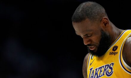 Los Lakers señalan lesiones y falta de 'cohesión' mientras continúa la racha