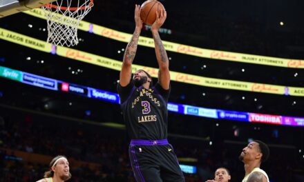 Los Lakers tienen marca de 4-0 en el grupo y llegan a cuartos del torneo de temporada