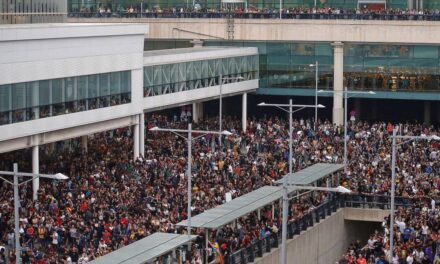 Los Mossos informan al juez García-Castellón de que no les consta ningún muerto por los altercados del Tsunami en el aeropuerto de El Prat |  Cataluña |  España