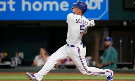 Los Rangers obtienen premios Silver Slugger, incluido el honor del equipo