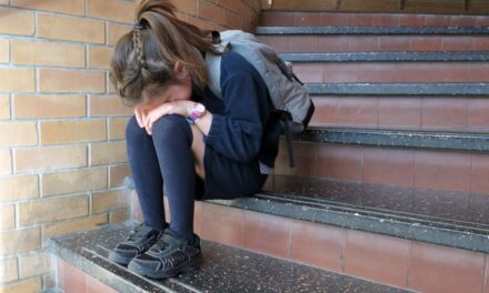 Los beneficios de que existe una red de apoyo formada por alumnos y profesores contra el acoso escolar |  Actualidad |  Mamás y papás