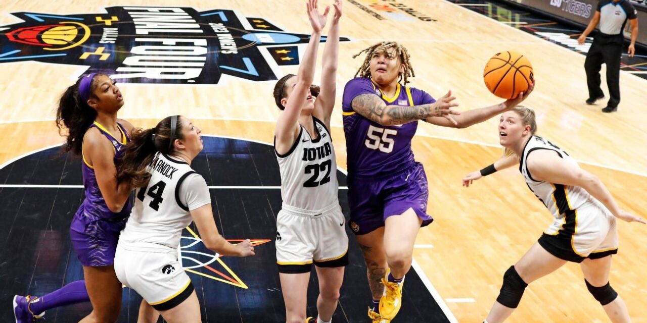 Los errores de árbitro marcaron la victoria por el título femenino de LSU contra Iowa, según las reseñas