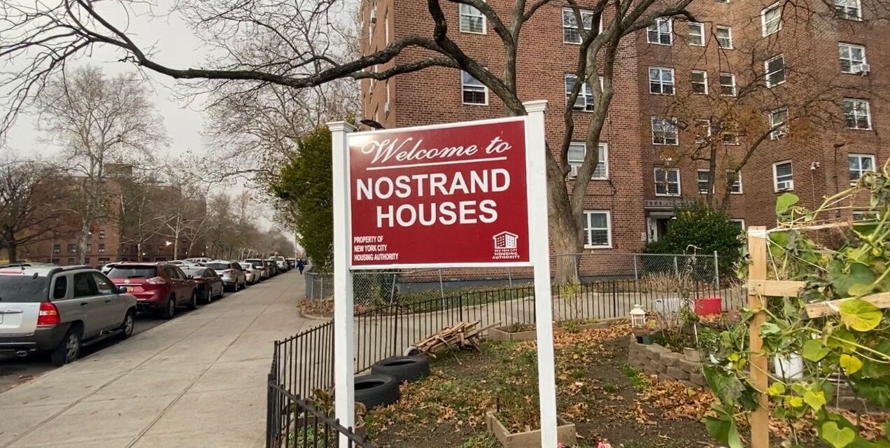 Adams y el vicealcalde adoptan el modelo de confianza para NYCHA
