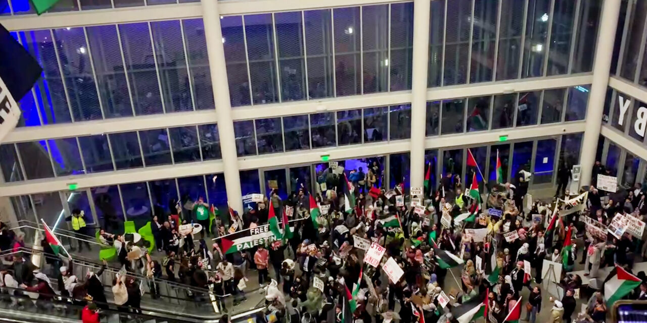 Manifestantes anulan convención del Partido Demócrata de California