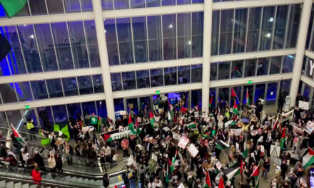 Manifestantes anulan convención del Partido Demócrata de California