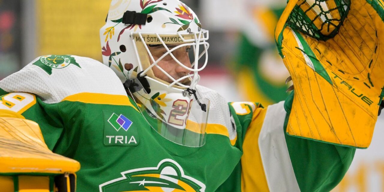 Marc-Andre Fleury de Wild se pone una máscara de herencia nativa americana