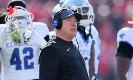 Mark Stoops se queda en Kentucky en medio de rumores de Texas A&M