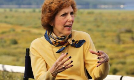 Mester de la Fed quiere "muchas más pruebas" de que se ha derrotado a la inflación