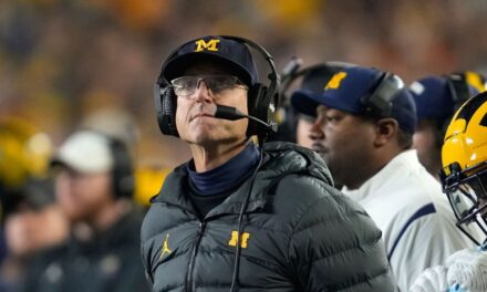 Michigan dice que la victoria número 1.000 debería ser para Jim Harbaugh, incluso si está suspendido