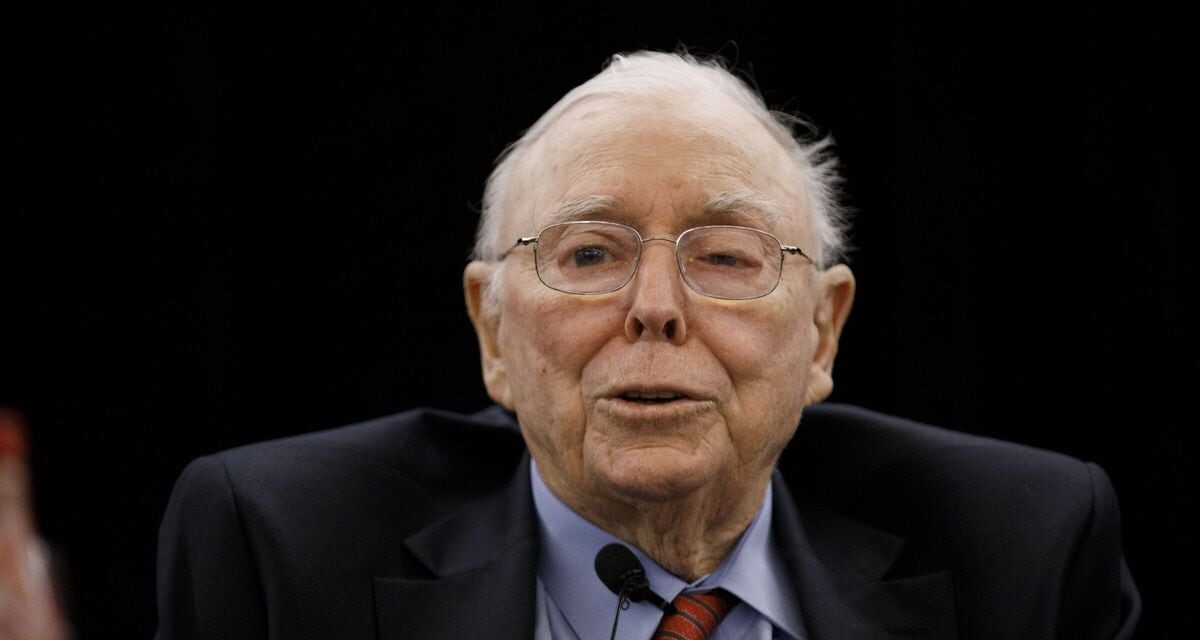 Muere a los 99 años Charlie Munger, el socio, amigo y aliado más fiel de Warren Buffett |  Economía