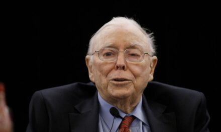 Muere a los 99 años Charlie Munger, el socio, amigo y aliado más fiel de Warren Buffett |  Economía