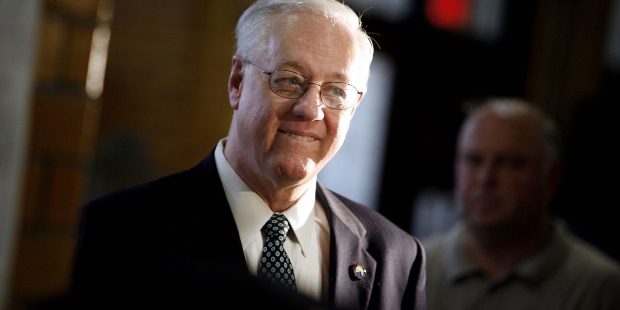 Muere el excontralor del estado de Nueva York Alan Hevesi a los 83 años