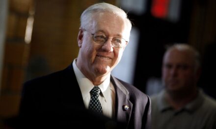 Muere el excontralor del estado de Nueva York Alan Hevesi a los 83 años
