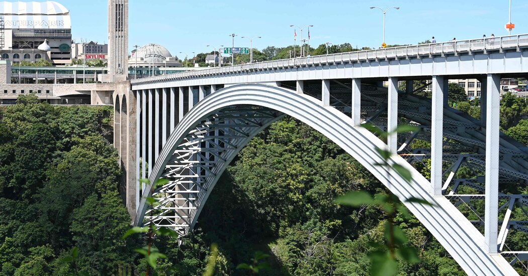 Mueren dos personas en explosión de vehículo en Rainbow Bridge en las Cataratas del Niágara: actualizaciones en vivo