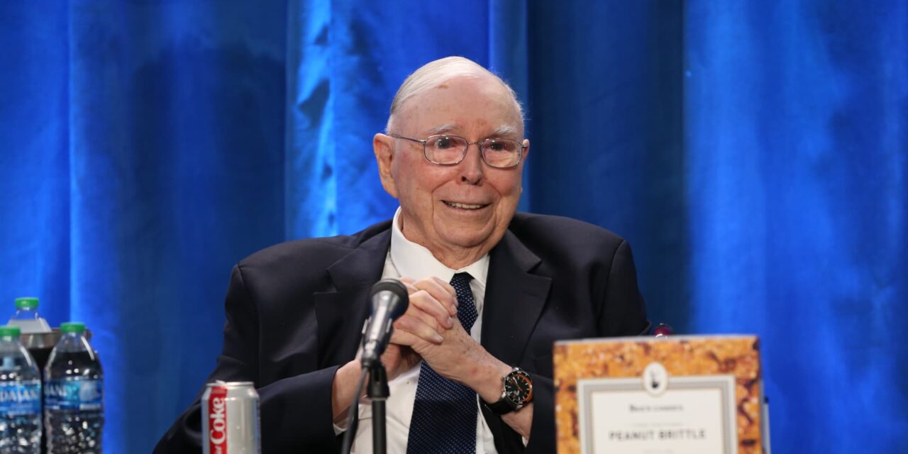 Munger dijo que Berkshire valdría más si él y Buffett se apalancaran