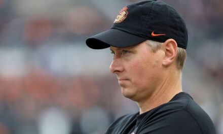 Oregon St. promueve a DC Trent Bray para reemplazar a Jonathan Smith
