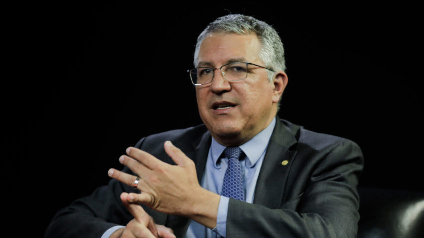 Padilha nega divergência na política económica de Lula y Haddad