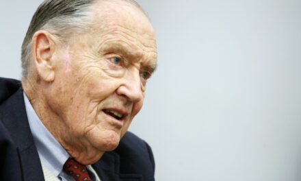 Por qué la estrategia de inversión "perezosa" de Jack Bogle está regresando