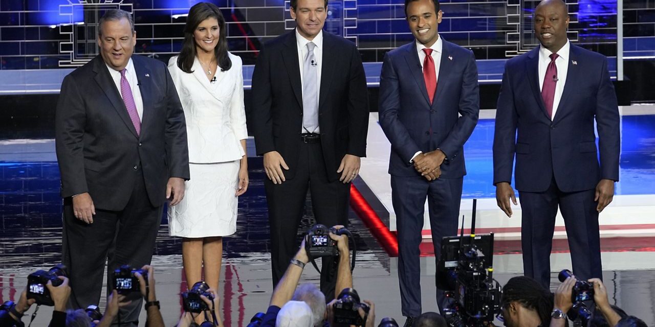 Resumen: Cinco candidatos se enfrentan en el tercer debate republicano