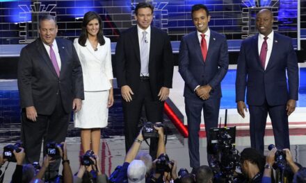 Resumen: Cinco candidatos se enfrentan en el tercer debate republicano