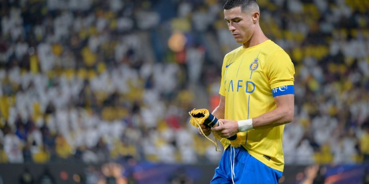 Ronaldo convence al árbitro para anular el penalti en el empate del Al Nassr