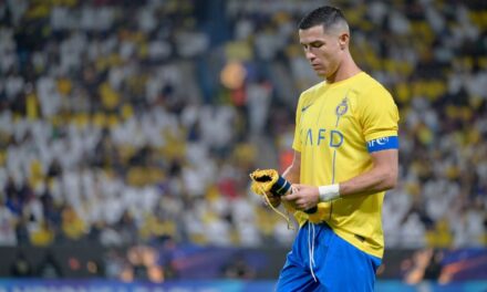 Ronaldo convence al árbitro para anular el penalti en el empate del Al Nassr
