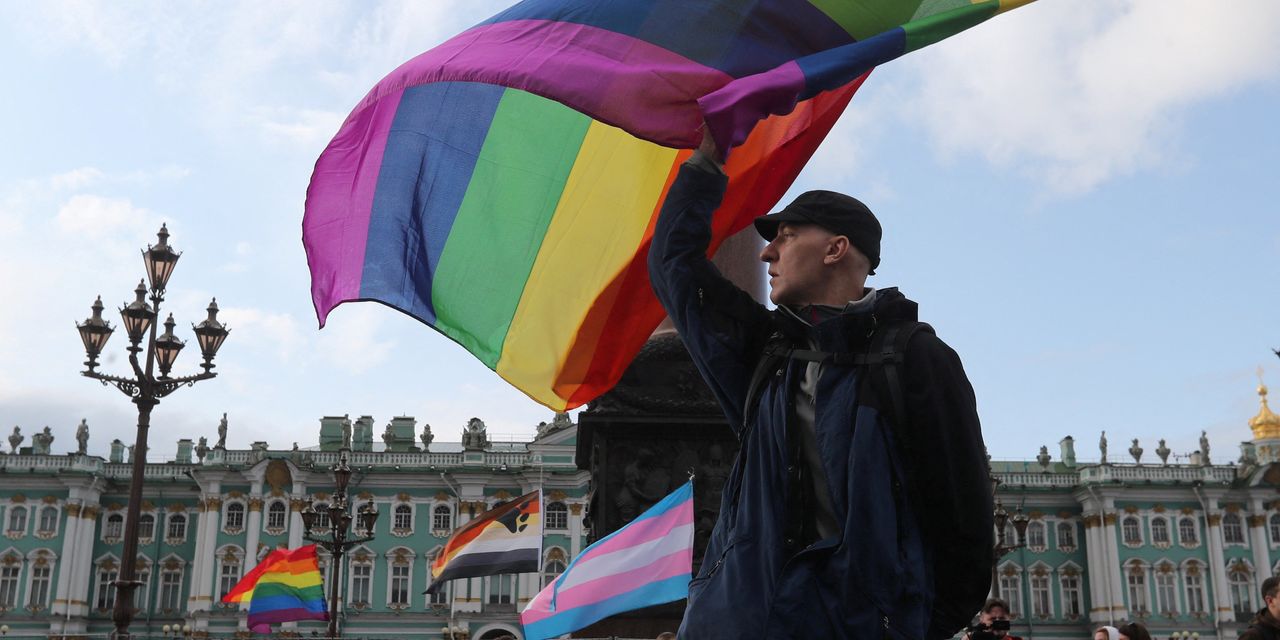 Rusia toma medidas para prohibir el movimiento internacional LGBT por considerarlo extremista
