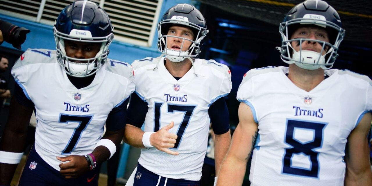 Ryan Tannehill, ahora suplente de los Titans, admite que el cambio 'afecta fuerte'