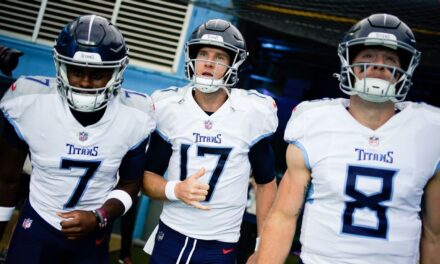 Ryan Tannehill, ahora suplente de los Titans, admite que el cambio 'afecta fuerte'