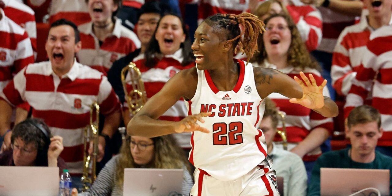 Saniya Rivers anota 33 mientras las mujeres de NC State aturden al No. 2 UConn