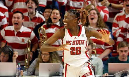 Saniya Rivers anota 33 mientras las mujeres de NC State aturden al No. 2 UConn