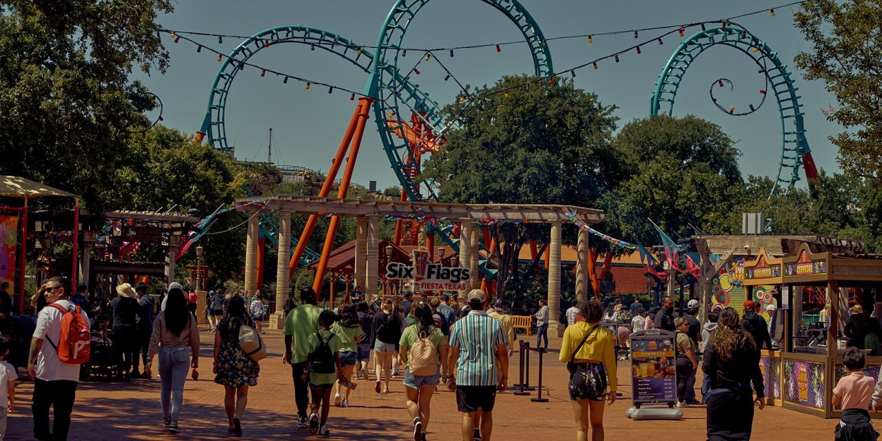 Six Flags y Cedar Fair están cerca de un acuerdo de fusión
