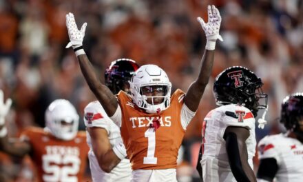 Texas aplasta a Texas Tech para ganar un lugar en el juego por el título de los 12 grandes