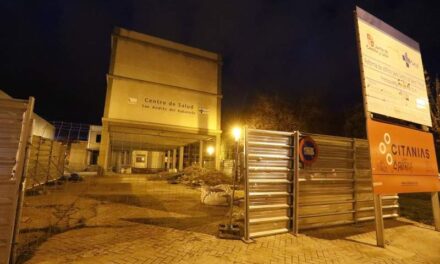 Tres okupas se instalan en el sótano del centro de salud de Pinilla sin uso.