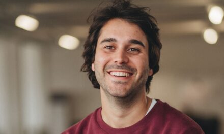 Tropicfeel: Alberto Espinós, el viajero que inventó en Tailandia su calzado ideal para irse al trópico |  El Viajero