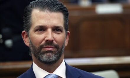 Trump Jr. testifica nuevamente en juicio por fraude de 250 millones de dólares